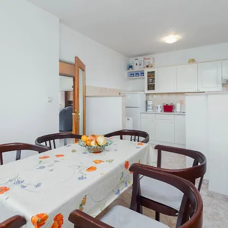 Apartment Seaside Paola: 3-bedroom Garden Retreat *